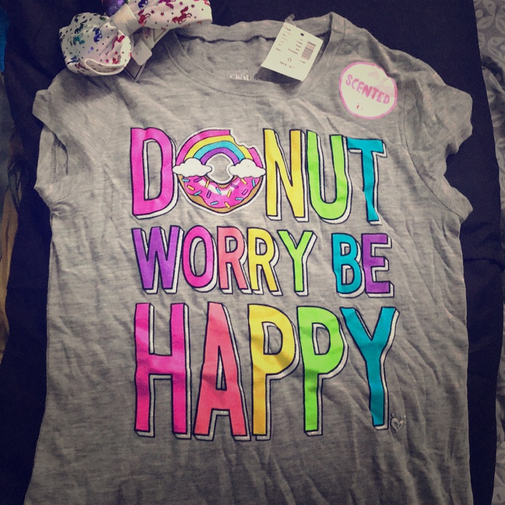 T-shirt and bow